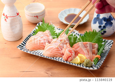 サーモンのお刺身 113840119