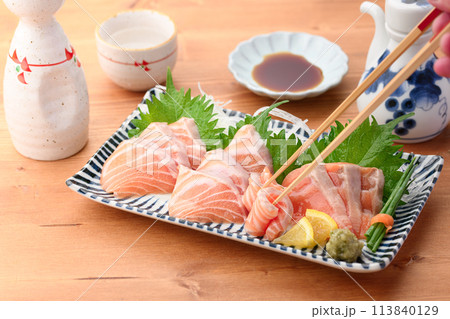 サーモンのお刺身 113840129