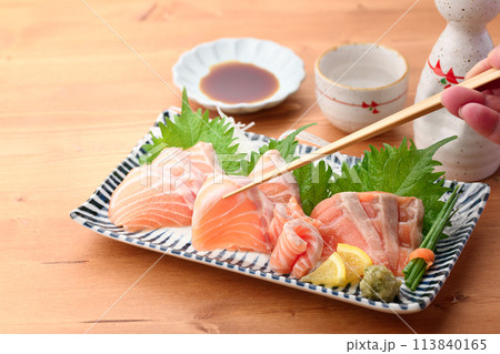 サーモンのお刺身 113840165