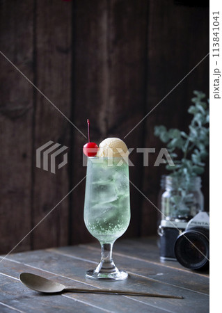さくらんぼとメロンクリームソーダ さくらんぼとメロンクリームソーダ 113841041