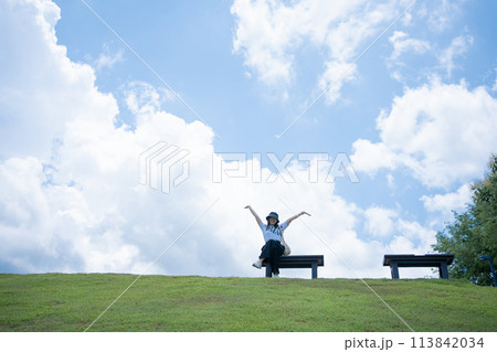 solo woman happy and enjoy with summer travel with cloudy background 113842034