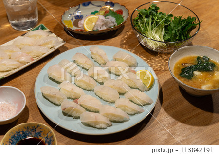 天然ヒラメの握り 天然ヒラメの握り 113842191