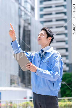 ビジネス 作業服の男性 建設現場 ビジネス 作業服の男性 建設現場 113844681