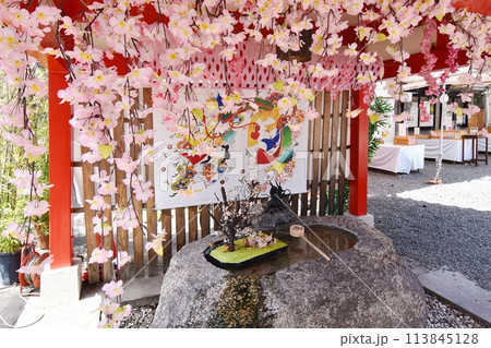 飾りつけが素敵な別小江神社の手水 113845128