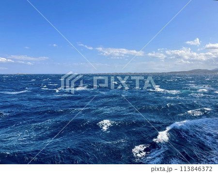 津軽海峡フェリーから見た海 津軽海峡フェリーから見た海 113846372