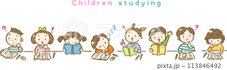 勉強する子供達の手描きイラスト 113846492
