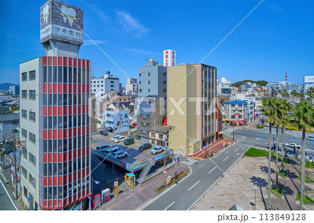 徳島県徳島市新町橋の阿波おどり会館から新町橋二丁目交差点方面を見る 113849128