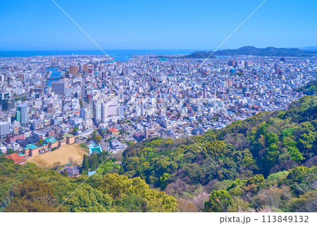 徳島県徳島市眉山町のあわぎん眉山ロープウェイから徳島市街(南東側)の眺望 徳島県徳島市眉山町のあわぎん眉山ロープウェイから徳島市街(南東側)の眺望 113849132