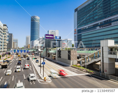 新横浜駅北口 中央分離帯の工事設備が撤去された環状2号線 ※2024年4月撮影 新横浜駅北口 中央分離帯の工事設備が撤去された環状2号線 ※2024年4月撮影 113849507
