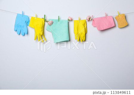 Rubber gloves with flowers on a rope 113849611