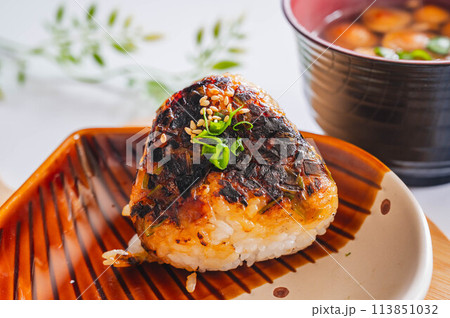 ねぎ味噌焼きおにぎり 113851032