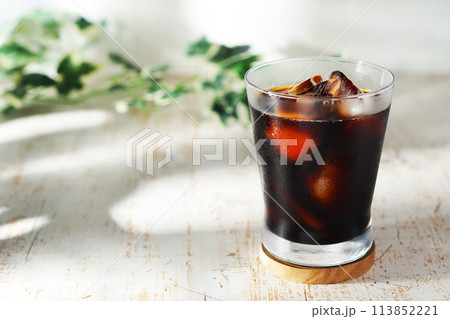 暑い日のアイスコーヒー 113852221