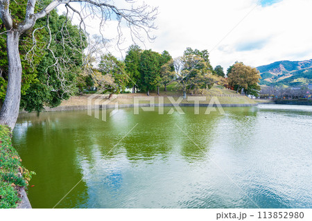 奈良県天理市 柳本公園の黒塚古墳 奈良県天理市 柳本公園の黒塚古墳 113852980