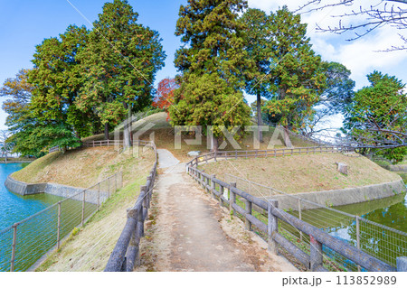 奈良県天理市　柳本公園の黒塚古墳 113852989