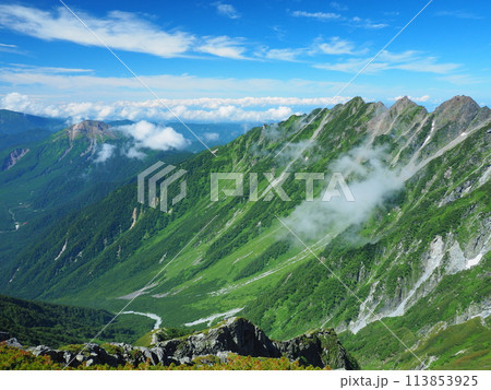 前穂高岳から望む西穂高岳 113853925