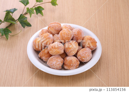 美味しそうなドーナツ 113854156