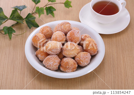 美味しそうなドーナツ 113854247