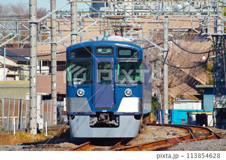 国分寺駅と萩山駅間を走る西武線 113854628