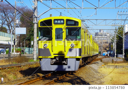 国分寺駅と萩山駅間を走る西武線 国分寺駅と萩山駅間を走る西武線 113854780