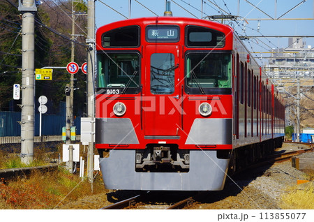国分寺駅と萩山駅間を走る西武線 国分寺駅と萩山駅間を走る西武線 113855077