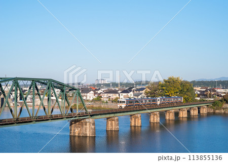 【太多線】木曽川橋梁を通過する普通列車 113855136