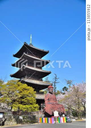 《愛知県》春の興正寺五重塔と釈迦牟尼大仏 113855912