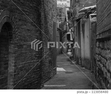 路地裏 113856480
