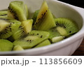 キュウイフルーツ　食後のデザート　クローズアップ撮影 113856609