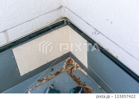 傷んだベランダの修理 113857422