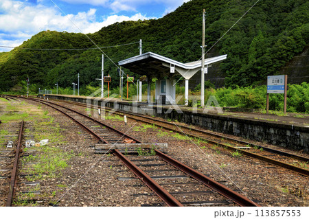 四国の山奥にある秘境駅 四国の山奥にある秘境駅 113857553