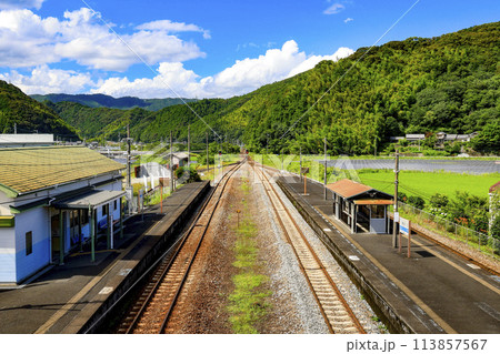 四国の山奥にある秘境駅 113857567