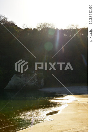 月浜海水浴場の砂浜（宮城県） 113858190