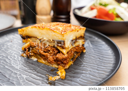 ギリシャの伝統料理ムサカ ギリシャの伝統料理ムサカ 113858705