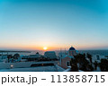 サントリーニ島の夕日 113858715