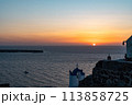 サントリーニ島の夕日 113858725