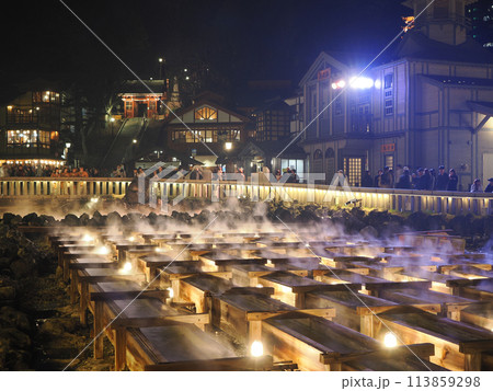 草津温泉　湯畑の夜景 113859298