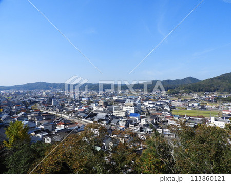 紅葉に包まれた山門 紅葉に包まれた山門 113860121