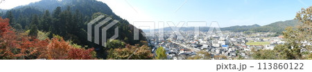紅葉に包まれた山門 紅葉に包まれた山門 113860122