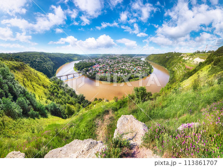 Amazing panoramic view from above to famous ukraininan city Zaleshchiki in the Dnister river canyon Amazing panoramic view from above to famous ukraininan city Zaleshchiki in the Dnister river canyon 113861707