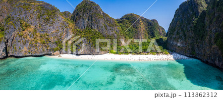Aerial view of Maya bay beach in koh Phi Phi Leh, Krabi, Thailand 113862312
