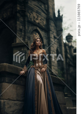 Queen in blue and beige gown 113865769