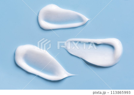 White cosmetic cream smudge swatch pattern 113865993