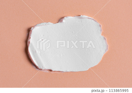White rich cream smudge swatch 113865995