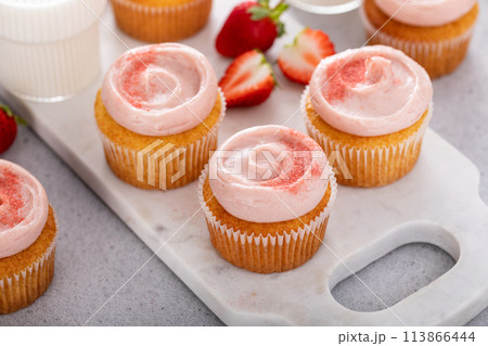 Strawberry lemonade cupcakes with a swirl of cream cheese frosting Strawberry lemonade cupcakes with a swirl of cream cheese frosting 113866444