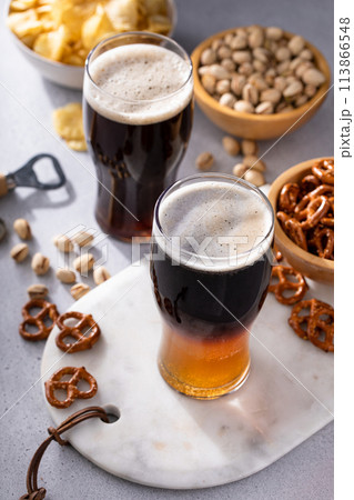 Black and tan cocktail with pale ale and dark stout beer, traditional stout cocktail 113866548