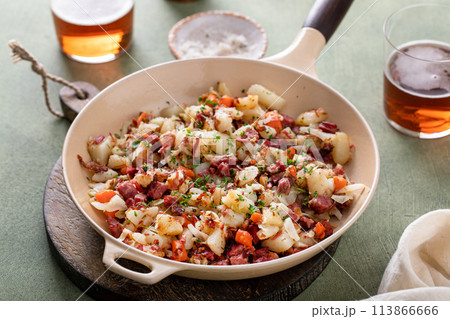 Corned beef hash with potatoes and carrots Corned beef hash with potatoes and carrots 113866666