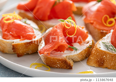 Smoked salmon crostini with cream cheese, dill and lemon zest Smoked salmon crostini with cream cheese, dill and lemon zest 113867648