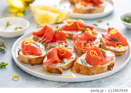 Smoked salmon crostini with cream cheese, dill and lemon zest Smoked salmon crostini with cream cheese, dill and lemon zest 113867649