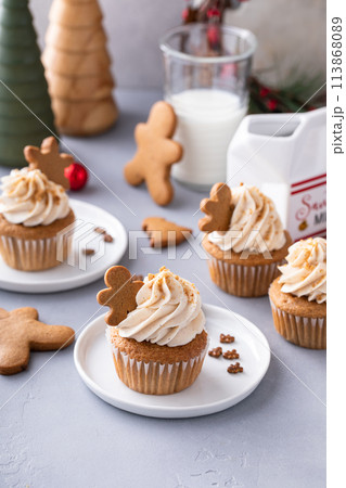 Gingerbread cupcakes with warm winter spices topped with little gingerbread cookies for Christmas Gingerbread cupcakes with warm winter spices topped with little gingerbread cookies for Christmas 113868089