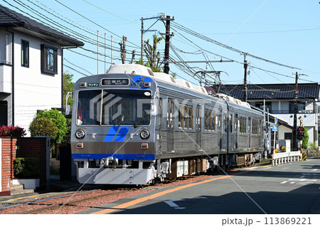 路面区間を走る熊本電鉄1000形 路面区間を走る熊本電鉄1000形 113869221